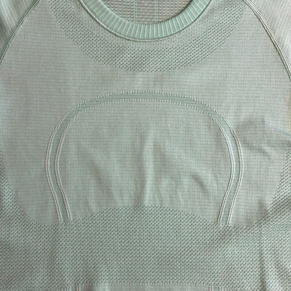 Lululemon’s Swiftly Tech Crew T in lime green (size 6) - Picture 6 of 10